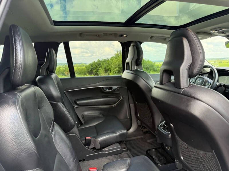 2020 Volvo XC90 T6 Momentum 6-Passenger