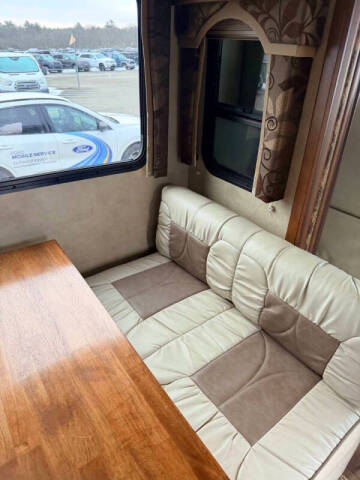 2013 Thor Motor Coach Hurricane