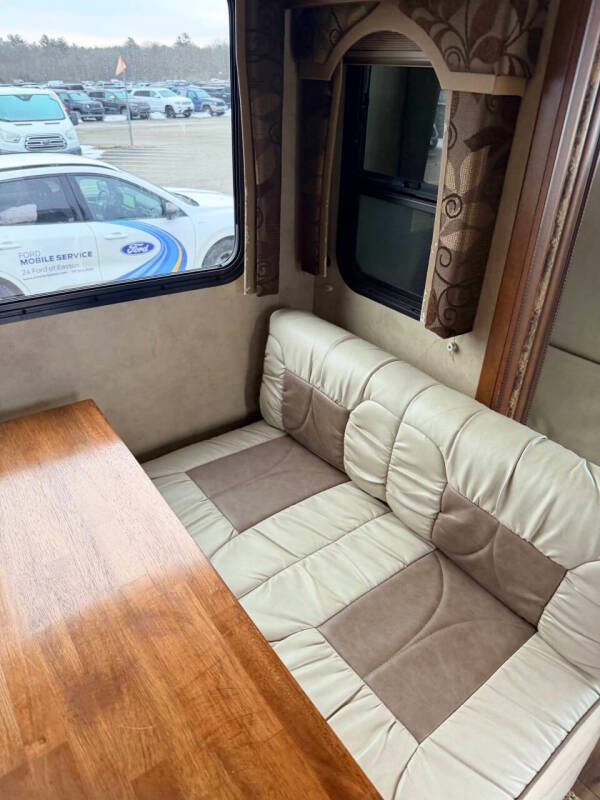 2013 Thor Motor Coach Hurricane
