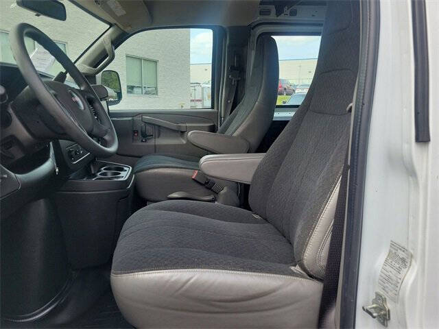 2022 GMC Savana 2500