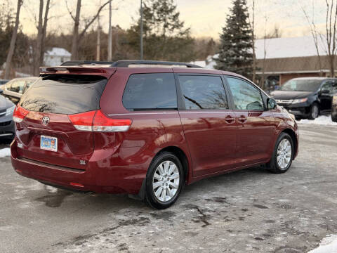 2014 Toyota Sienna XLE 7-Passenger