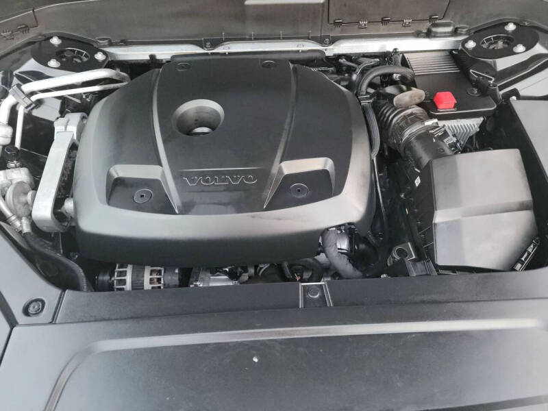 2016 Volvo XC90 T6 Momentum