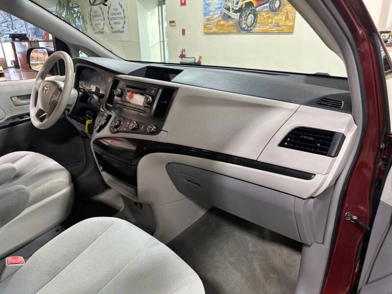 2012 Toyota Sienna