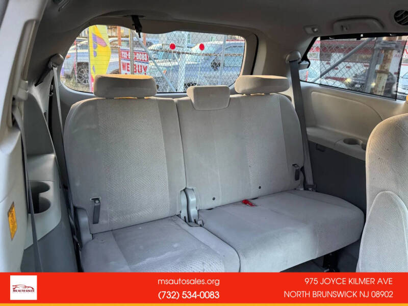 2012 Toyota Sienna LE 7-Passenger