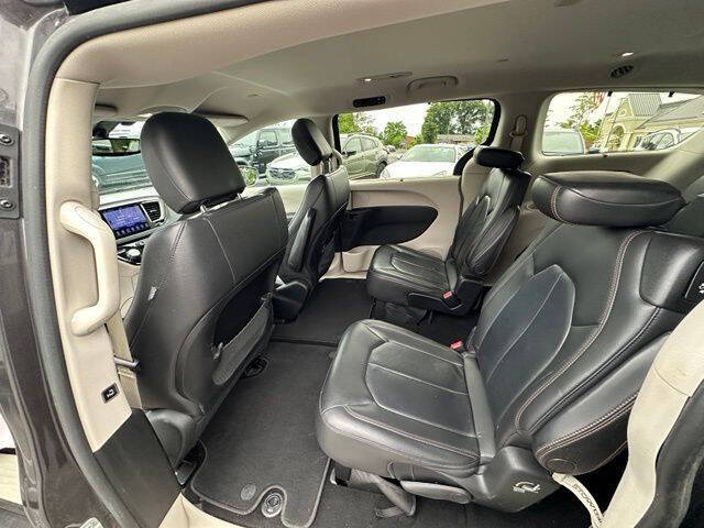 2017 Chrysler Pacifica Touring-L