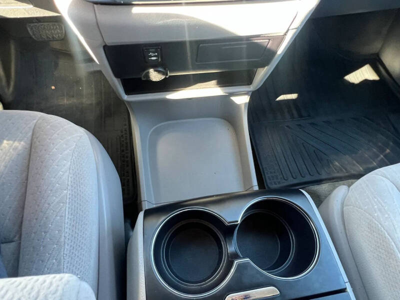2017 Toyota Sienna LE 7-Passenger