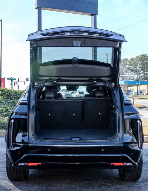 2024 Cadillac LYRIQ Luxury 2