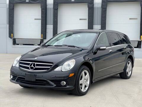 2010 Mercedes-Benz R-Class for sale at Clutch Motors in Lake Bluff IL