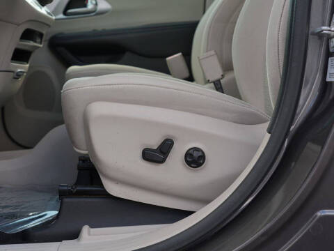 2017 Chrysler Pacifica Hybrid Touring Plus