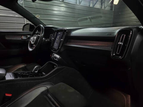 2020 Volvo XC40 T4 R-Design