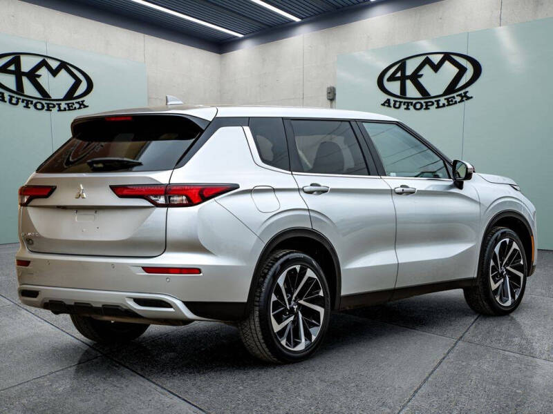 2024 Mitsubishi Outlander SE