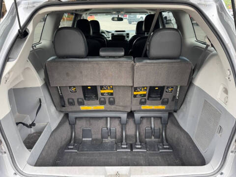 2012 Toyota Sienna SE 8-Passenger
