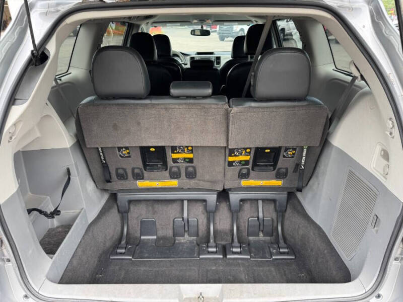 2012 Toyota Sienna SE 8-Passenger