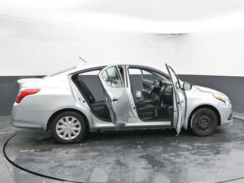 2019 Nissan Versa S Plus