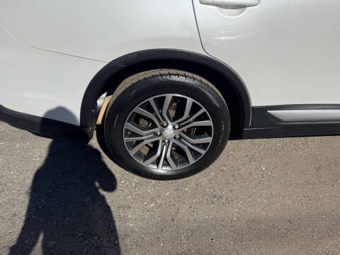 2017 Mitsubishi Outlander ES