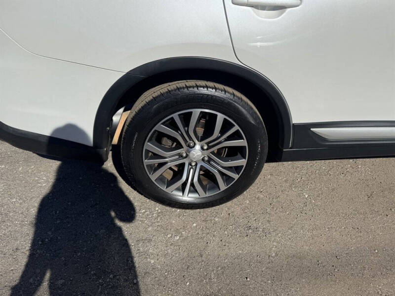 2017 Mitsubishi Outlander ES