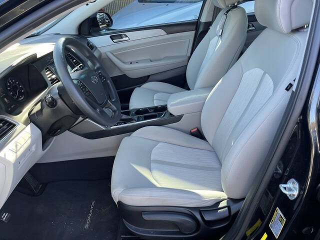 2017 Hyundai Sonata Hybrid SE