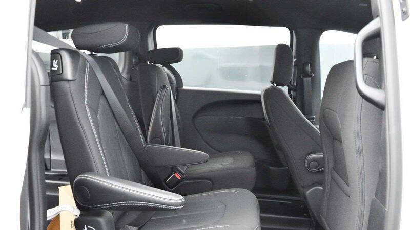 2024 Chrysler Pacifica Touring