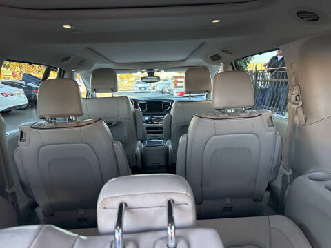 2020 Chrysler Pacifica Limited 35th Anniversary