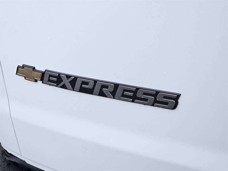 2025 Chevrolet Express 3500