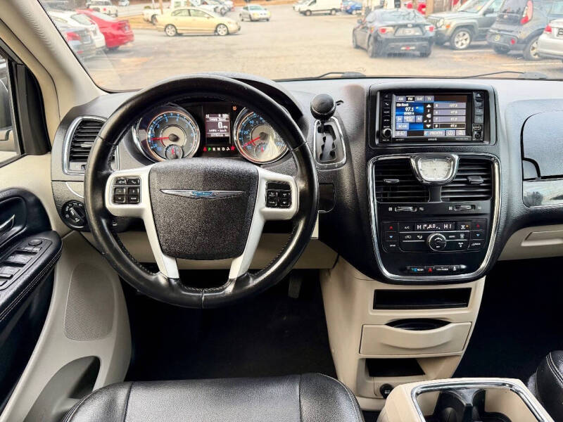 2016 Chrysler Town and Country Touring