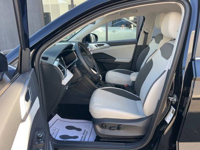 2025 Volkswagen Taos SE