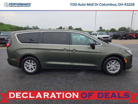 2027 Chrysler Pacifica Select