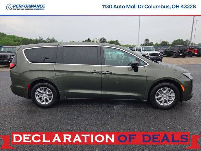 2027 Chrysler Pacifica Select
