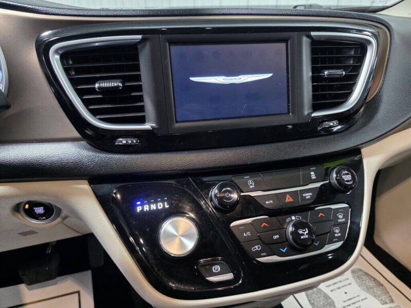 2021 Chrysler Voyager LX