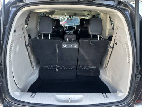 2017 Chrysler Pacifica Touring-L