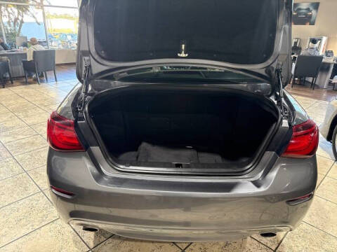 2016 Infiniti Q70 Hybrid