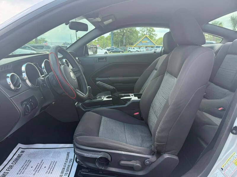 2006 Ford Mustang V6 Standard