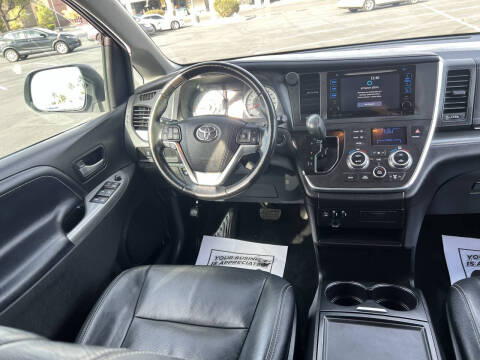 2016 Toyota Sienna SE Premium 8-Passenger