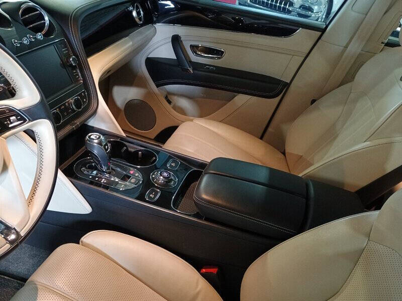 2019 Bentley Bentayga 38