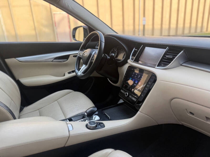 2019 Infiniti QX50 Essential