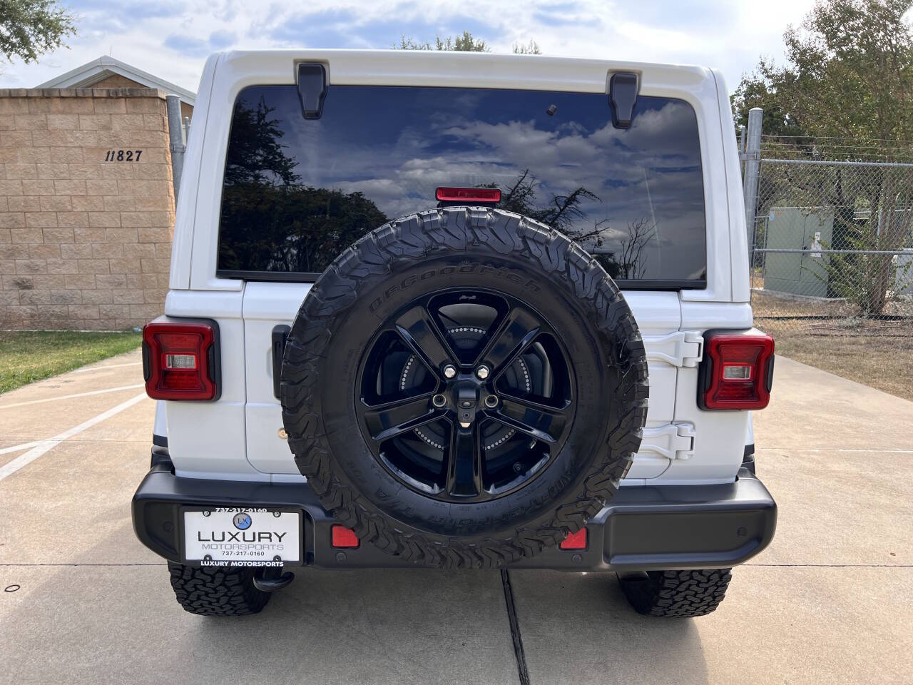 Used Car 2019 Jeep Wrangler Unlimited  Sahara Altitude 4x4 4dr Suv For Sale Under $30,000 In Austin, Texas