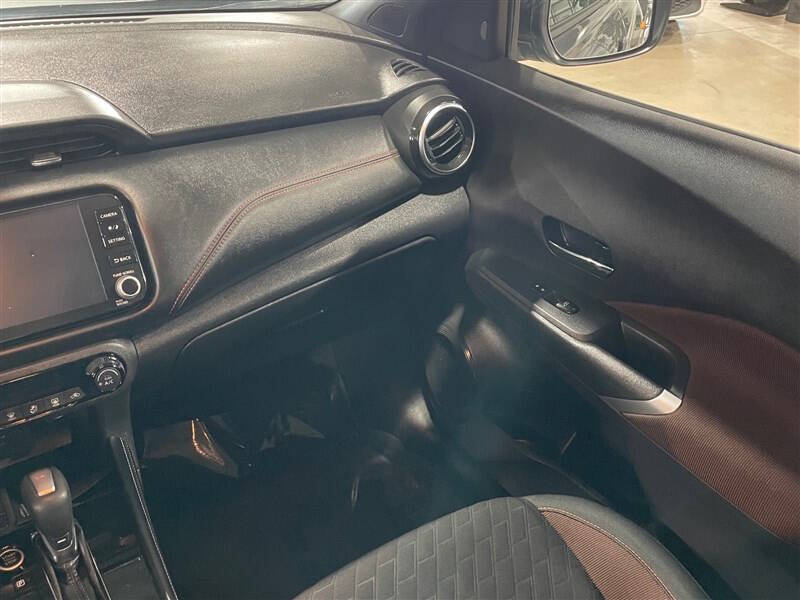 2024 Nissan Kicks SR