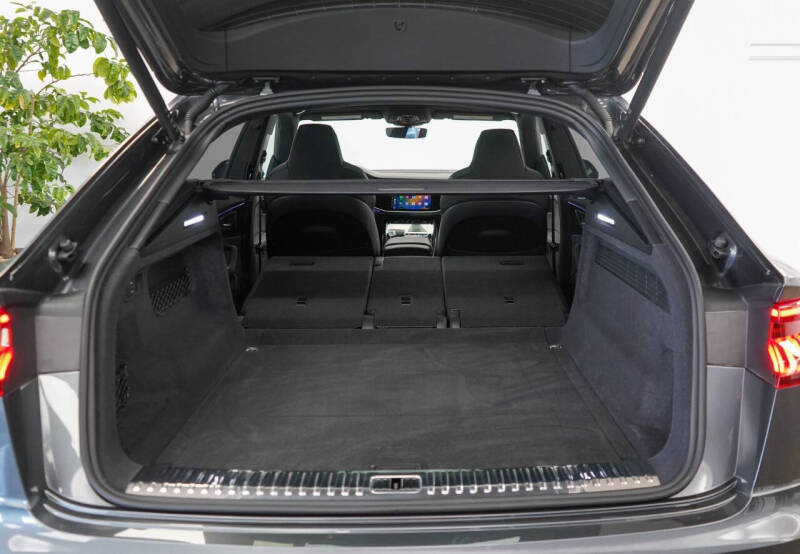 2023 Audi SQ8 4.0T quattro Premium Plus