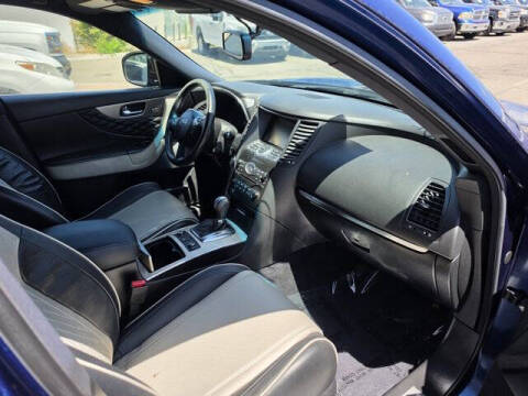2017 Infiniti QX70