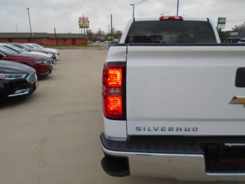 2017 Chevrolet Silverado 1500 LT photo 5