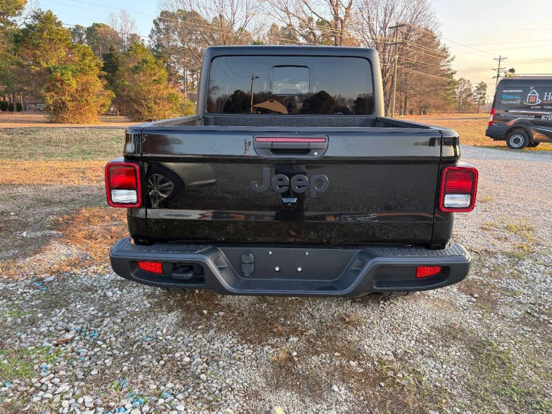 2023 Jeep Gladiator Sport