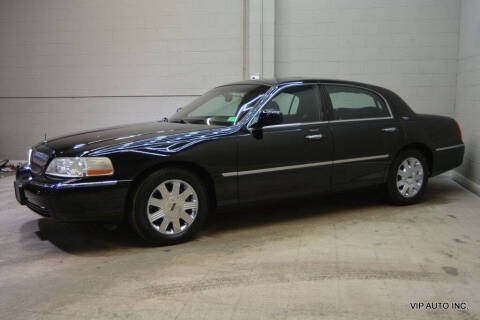 2005 Lincoln Town Car Signature Limited