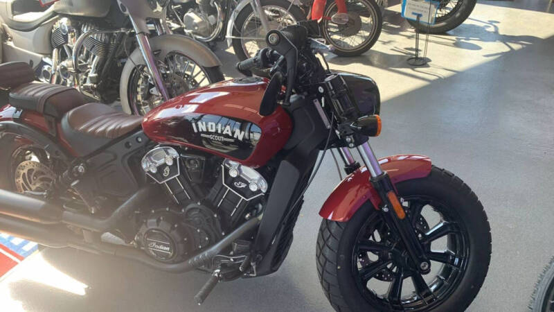 2018 Indian Scout Bobber (Black)