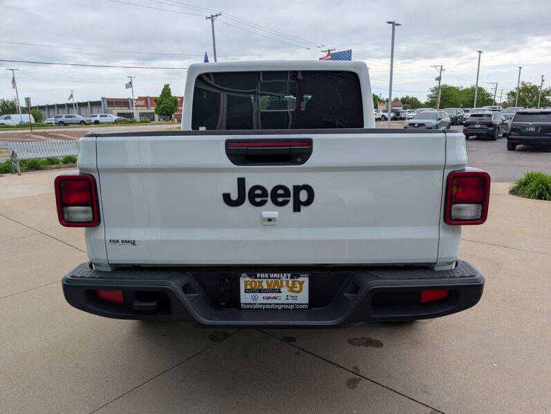 2025 Jeep Gladiator NightHawk