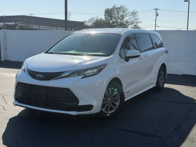 2021 Toyota Sienna LE 8-Passenger