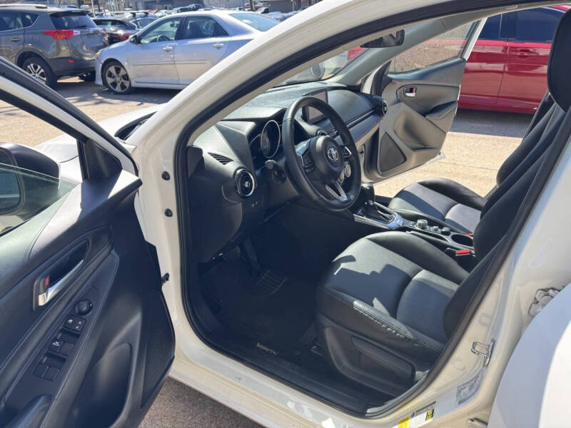 2020 Toyota Yaris Hatchback XLE