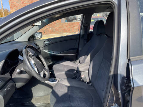 2013 Hyundai Accent SE