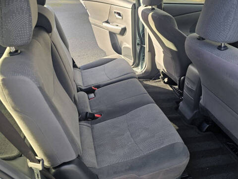 2013 Toyota Prius v Two