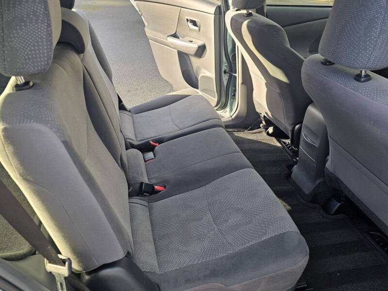 2013 Toyota Prius v Two