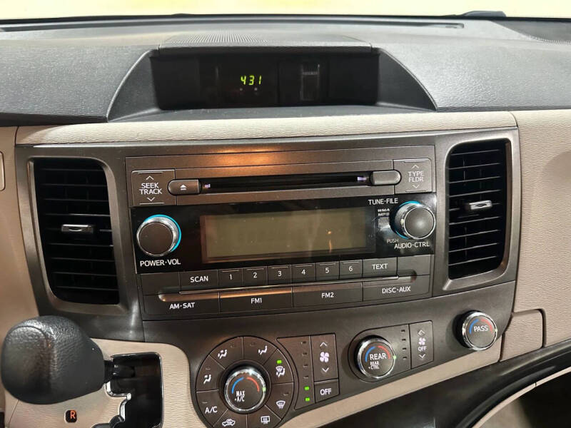 2012 Toyota Sienna
